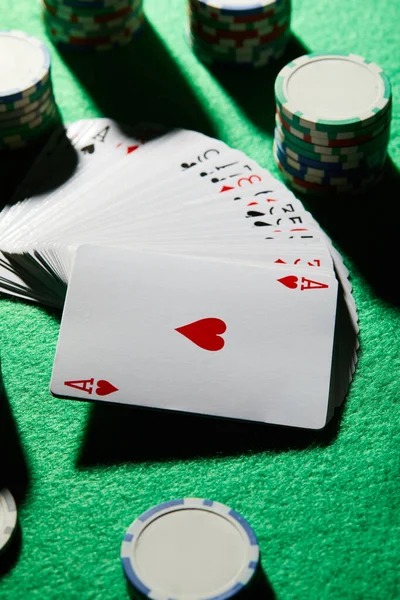 Live French Roulette table with dealer and betting layout on hujantoto alternatif
